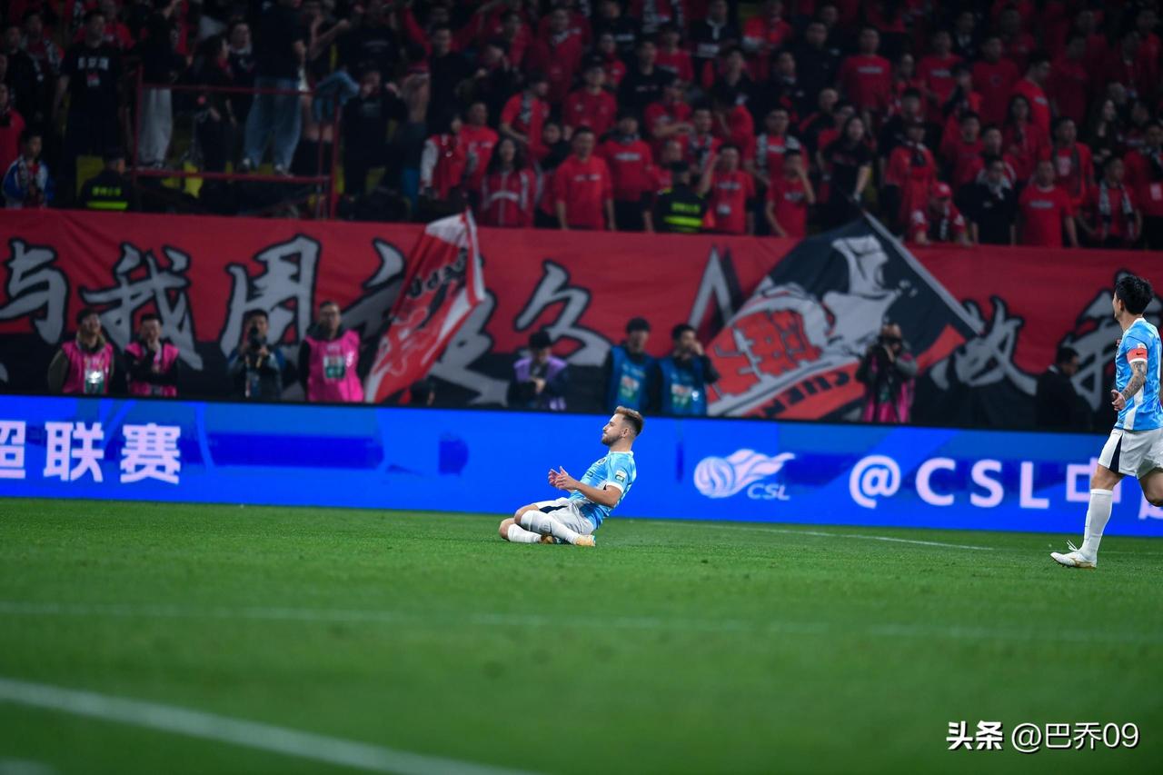 这场新鹏城够惨的，阿代米和韦斯利受伤，一张红牌，还是一场大败，蓉城这赛季竞争力十