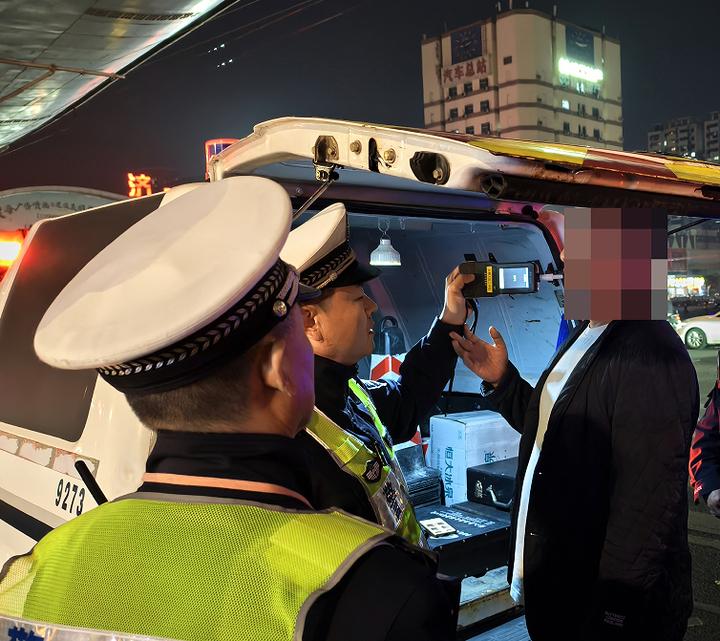 心存侥幸自认为没喝多，男子酒后开车上路被查！3月27日晚，济南市公安局交通管理支