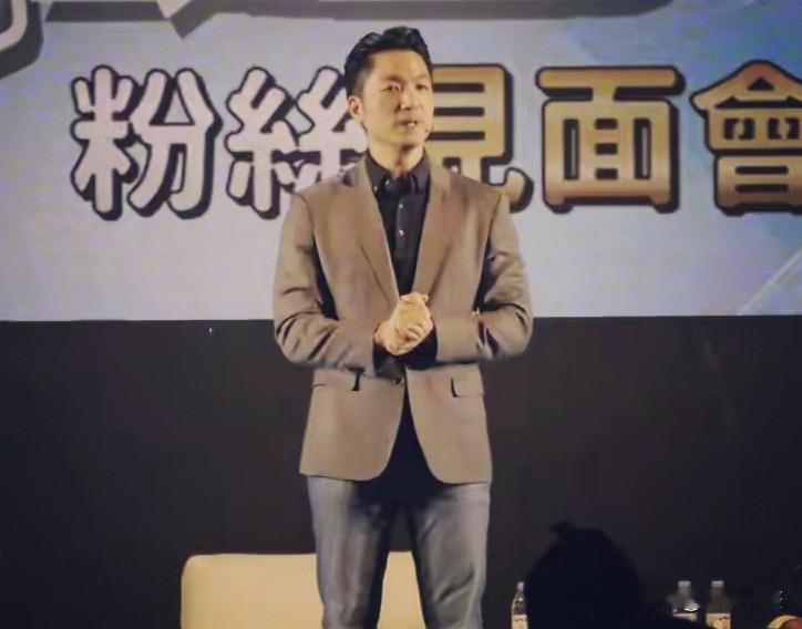 不少岛内民众都吐槽，现在台湾选举早就变味了，不拼建设、不比民生，反倒天天充斥各种