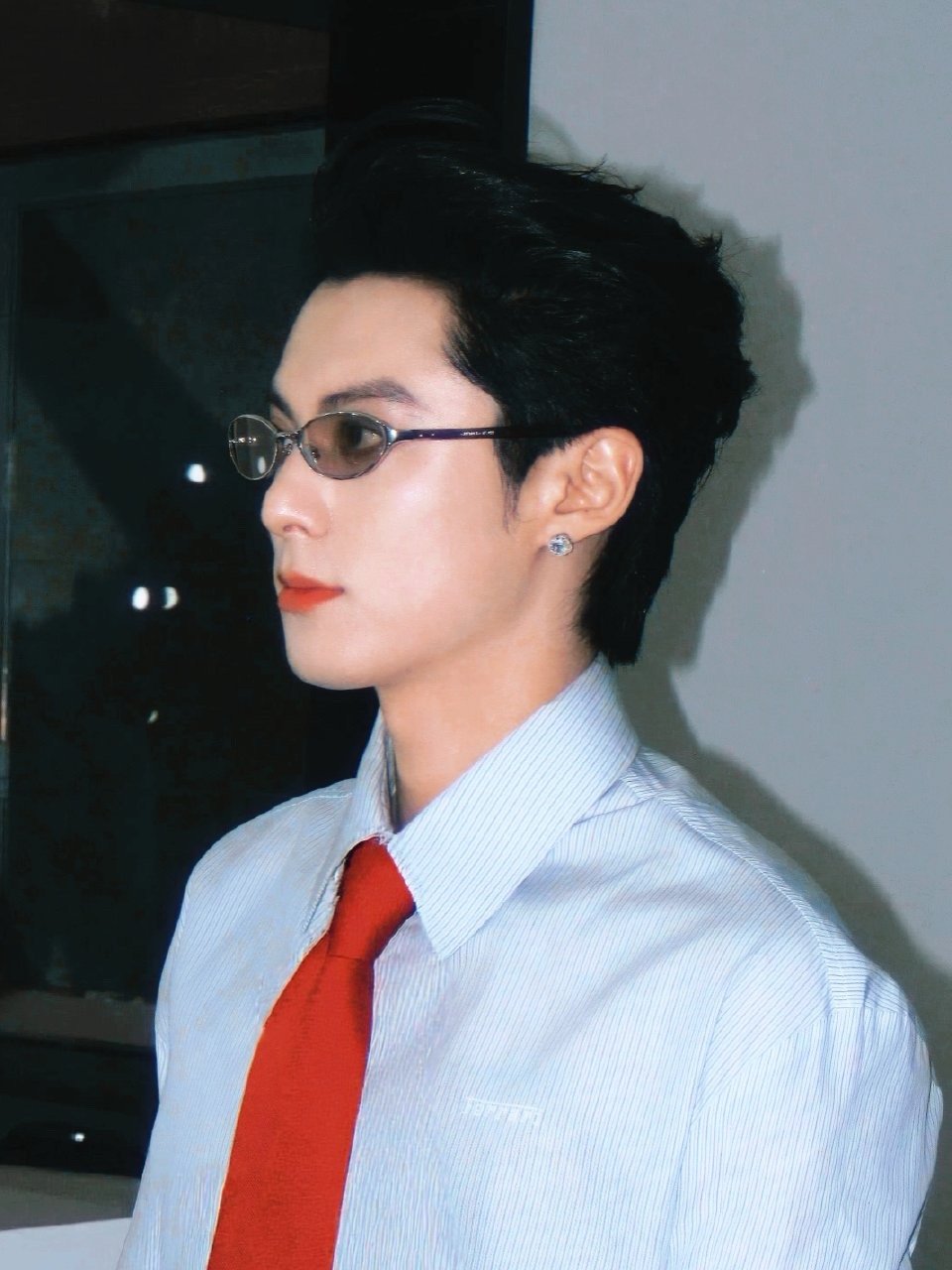 王鹤棣养成系老板亲爱的客栈被王鹤棣养成系老板狠狠治愈，认真经营的样子太帅了！ 