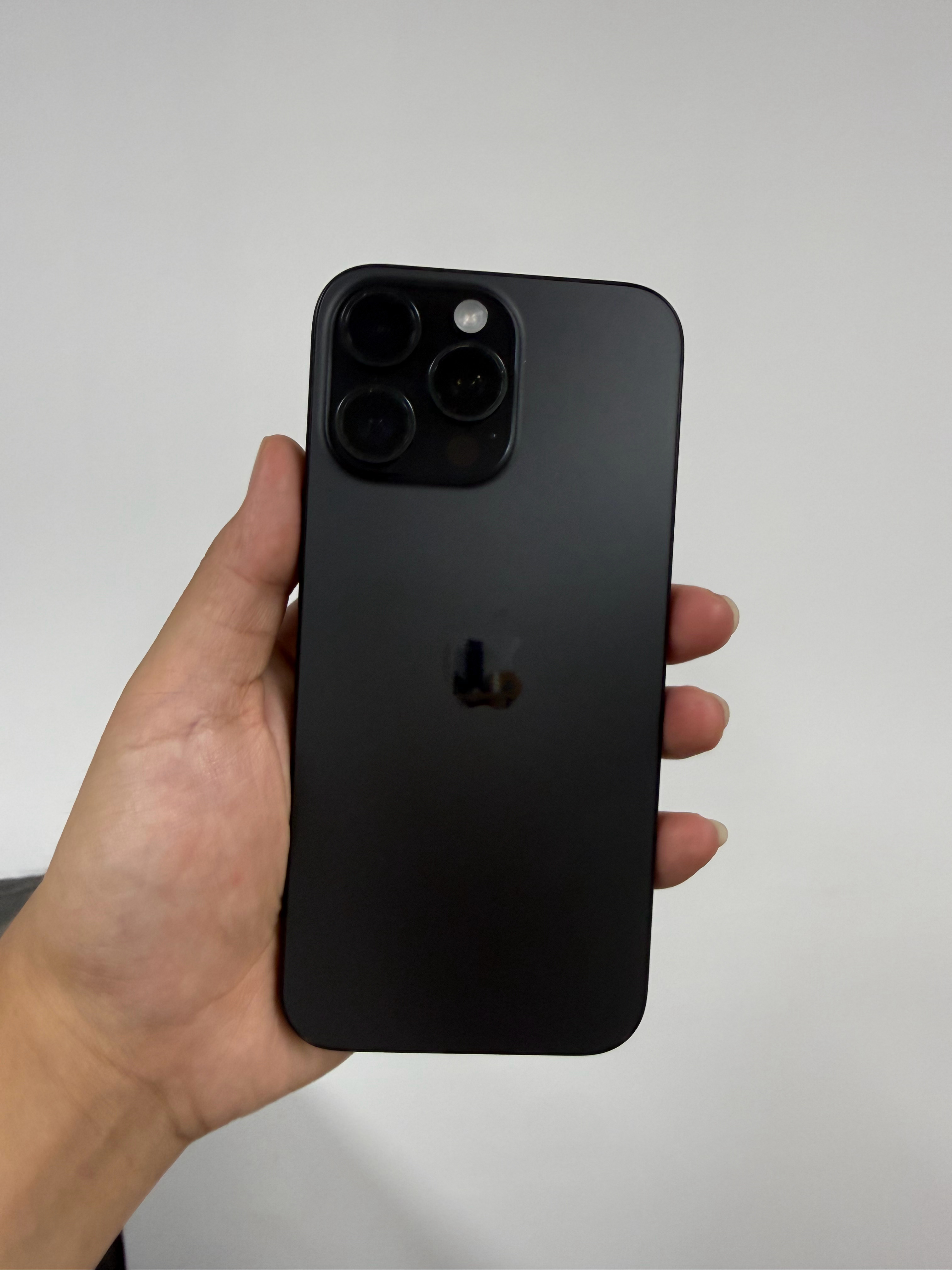 五千多的16PM了解一下稀缺100电，美版无锁，256G，成色好感兴趣评论区留言