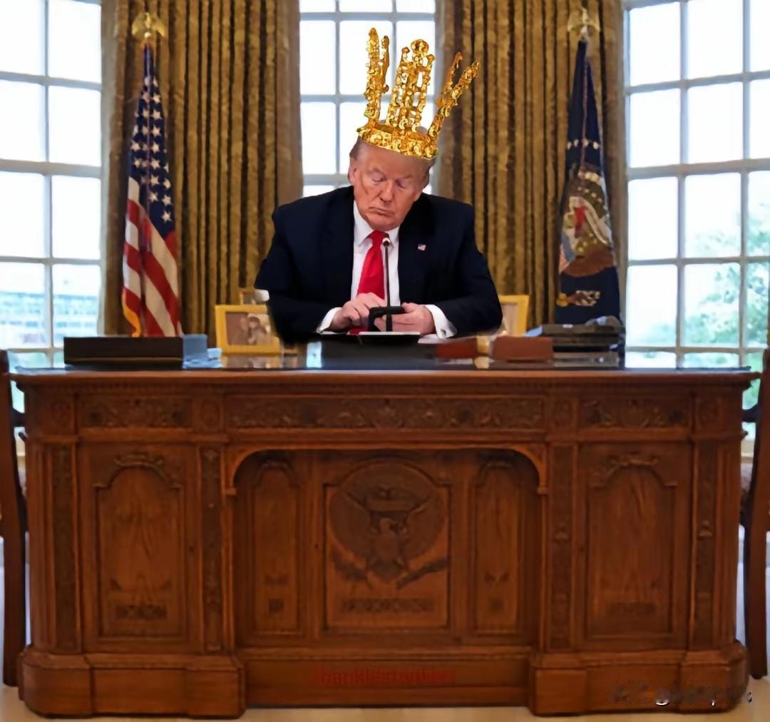 这是一顶价值150万人民币，镶有58枚蓝玉石和380颗珠宝，经工匠耗时近1个月时