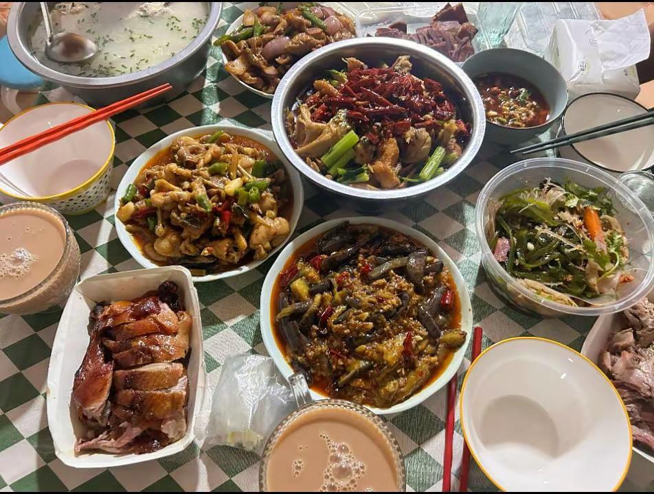家常硬菜 家常菜家常味实惠看得见 看看我们地道家乡味的硬菜 满桌的家乡味 中华美