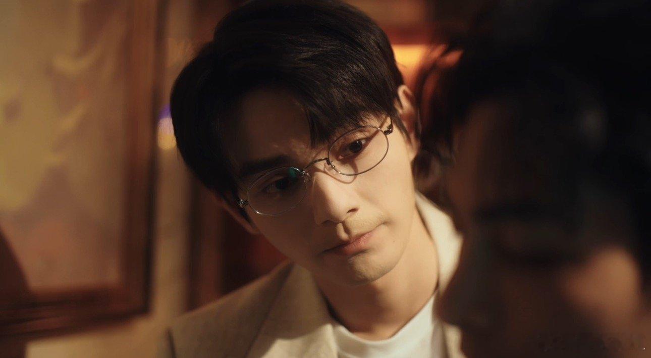 初三的六一儿童节最新集真的磕疯了，六一在兄姐家哭到睡着，初三小心翼翼把人抱上车，