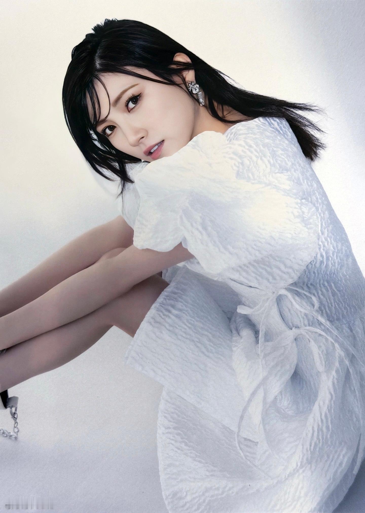冈田奈奈Asymmetry白色衣装的两张生写，我只有这两张[苦涩]真的好爱这套白