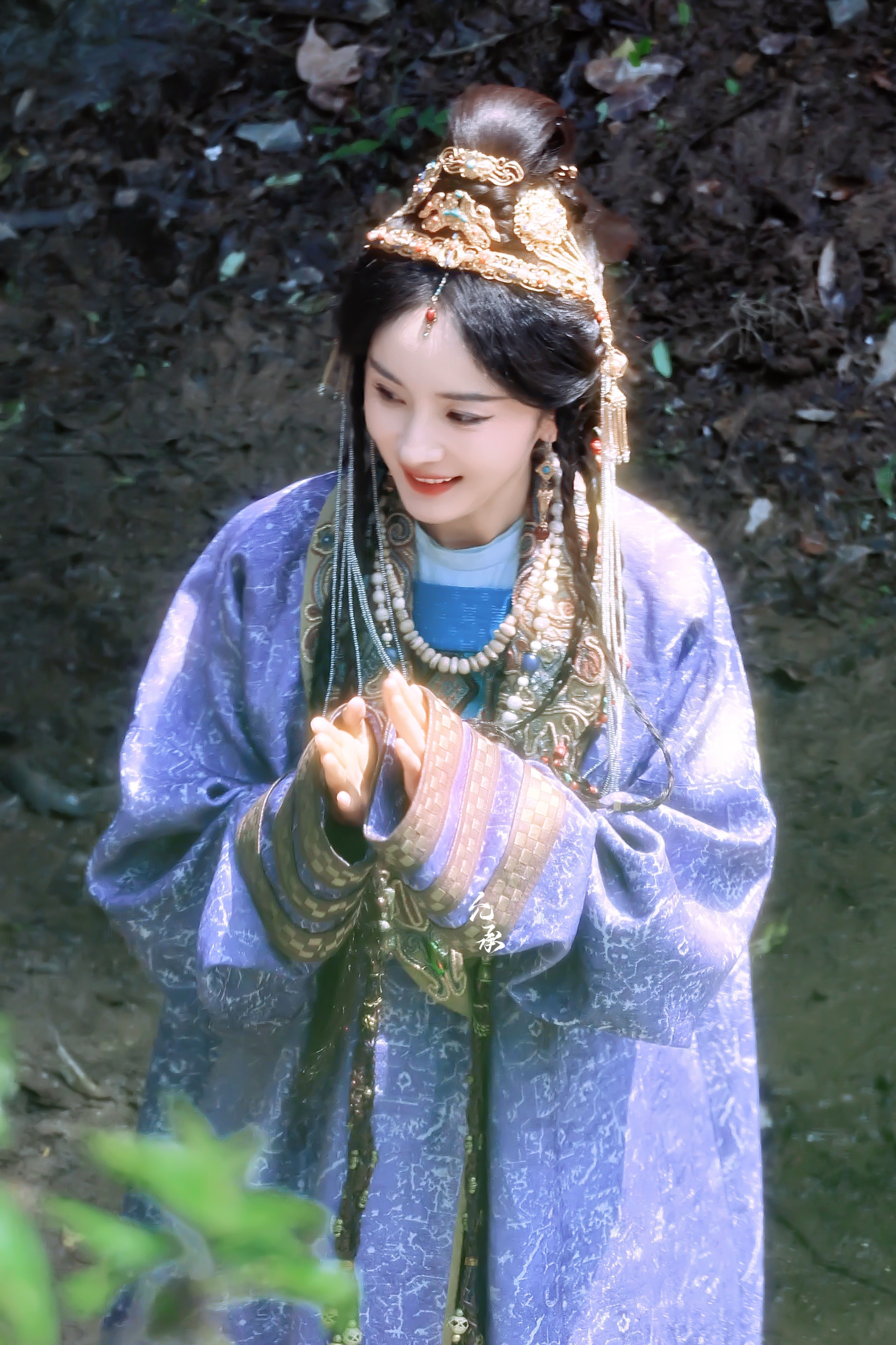 林间日光，照见她眼底的山河。杨幂江山大同杨幂冯湮儿杨幂冯娷江山大同