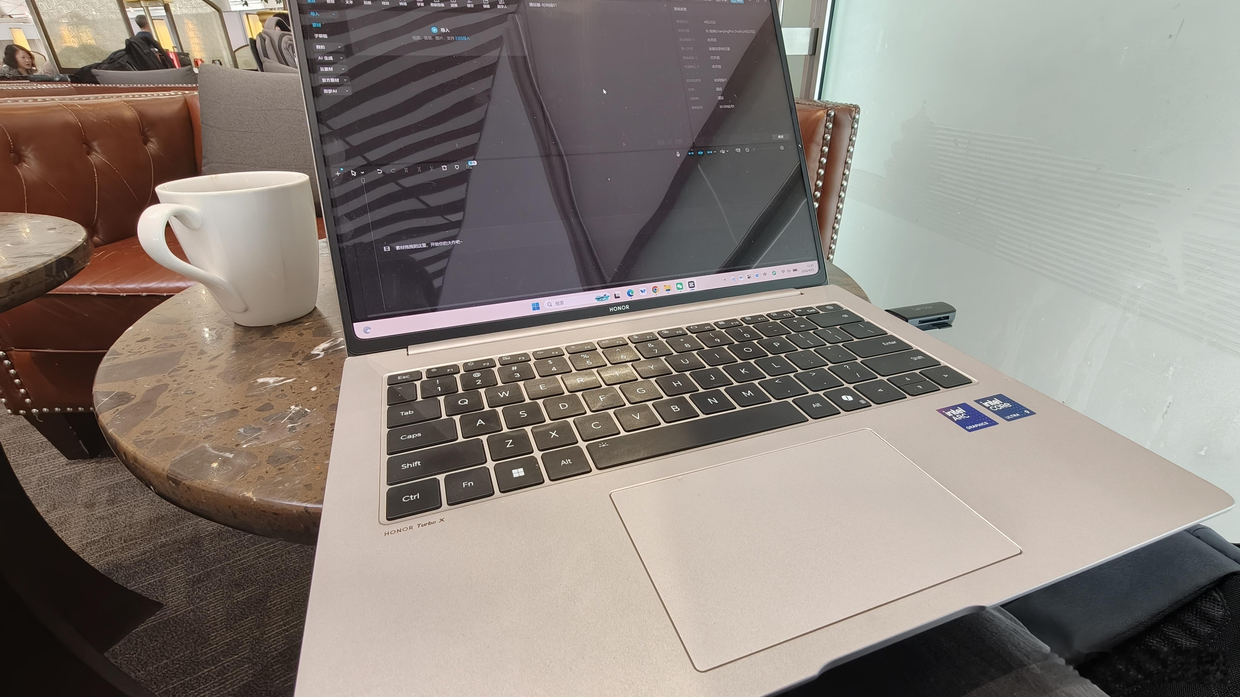 扶我起来，我还能在国行休息室再剪个视频，回去还有几个视频大家一定要看啊，都是好车