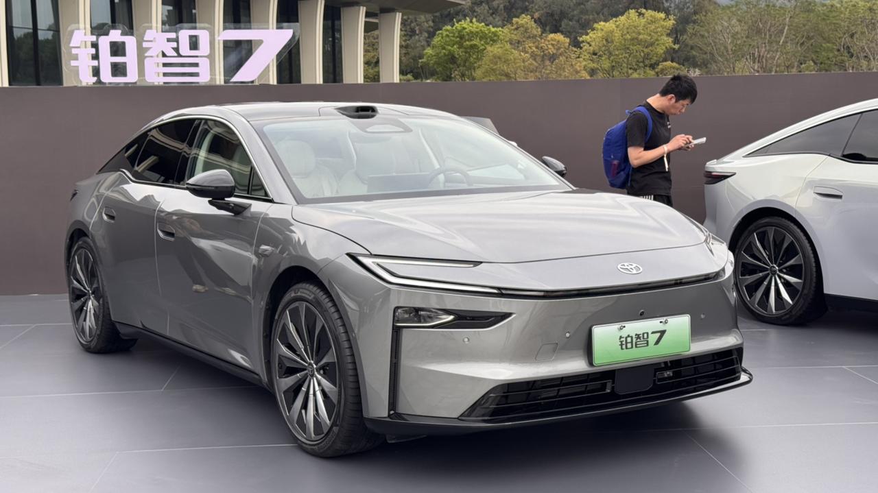 纯电600km起步，15.68万就能买到铂智7…
鸿蒙座舱、华为电机、20寸轮毂