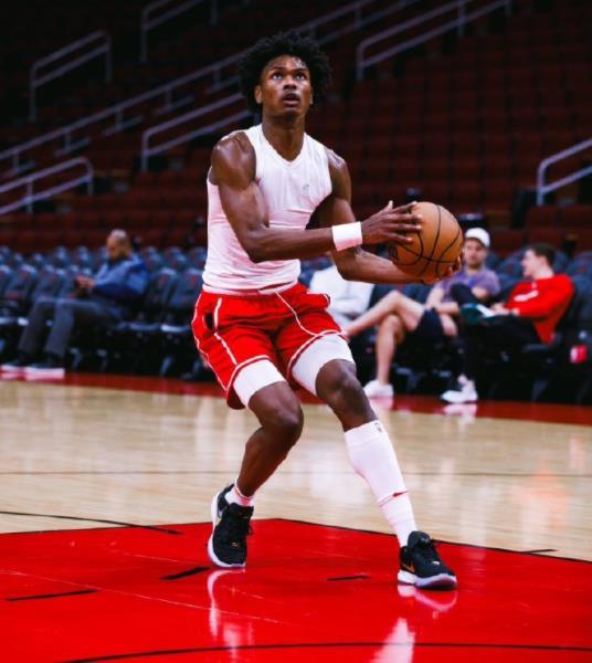 杜兰特的加盟不仅让火箭队的进攻能力变得更好了，进攻效率变得更高了，而且火箭队年轻