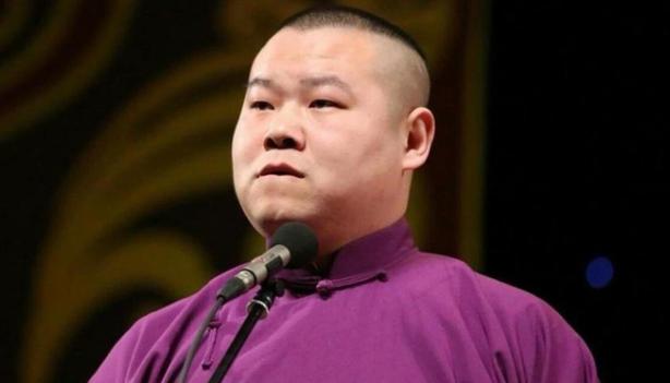 一次采访，主持人问岳云鹏对中国男足的看法。他答：“我很想加入国足，因为他们有很多