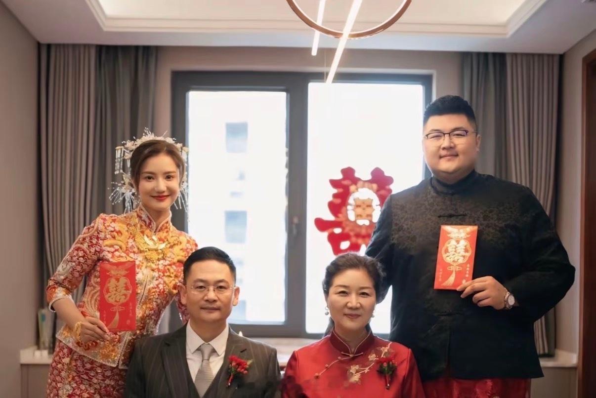猴哥说车前妻自曝曾被男明星搭讪何钰欣并不是素人…也一直活跃在网络一线她说的也没错