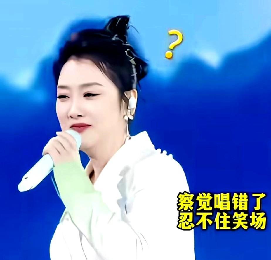 曾毅被骂“两句词拿7万5”的第11年，在常州一场演唱会上，他用了0.5秒把玲花唱