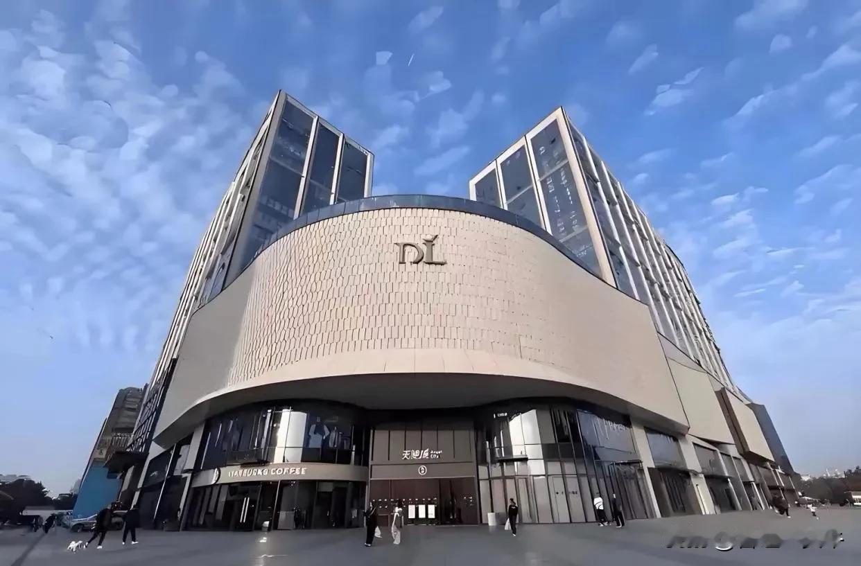 为什么这么多人看不惯胖东来？

假如你是一个超市老板，一个月只需给员工开3000