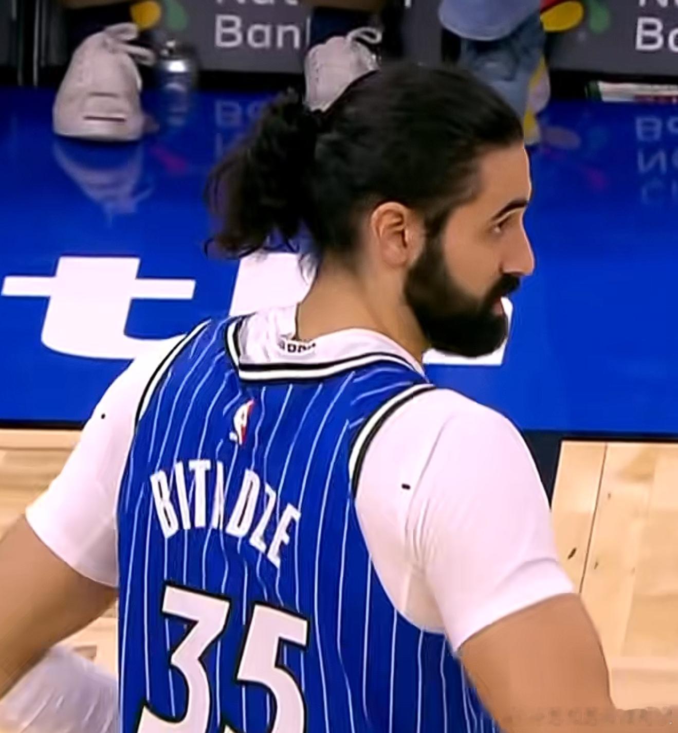 普遍秃头的NBA里，这发量、这发际线，谁羡慕了 ​​​