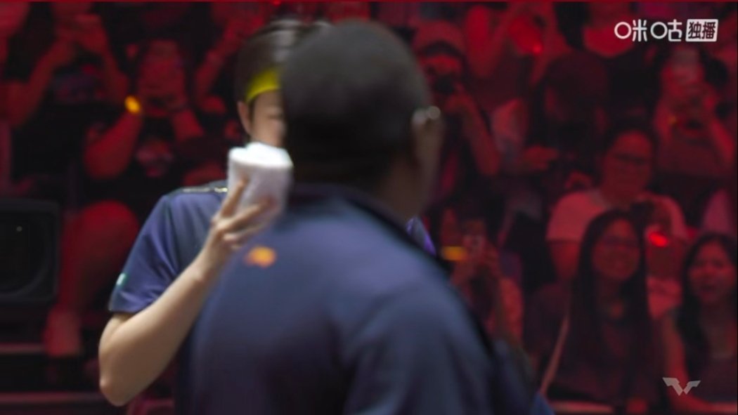 我心说怎么黑天使今天下午都没出来这不会出来了（想着他也是第四场出来） 