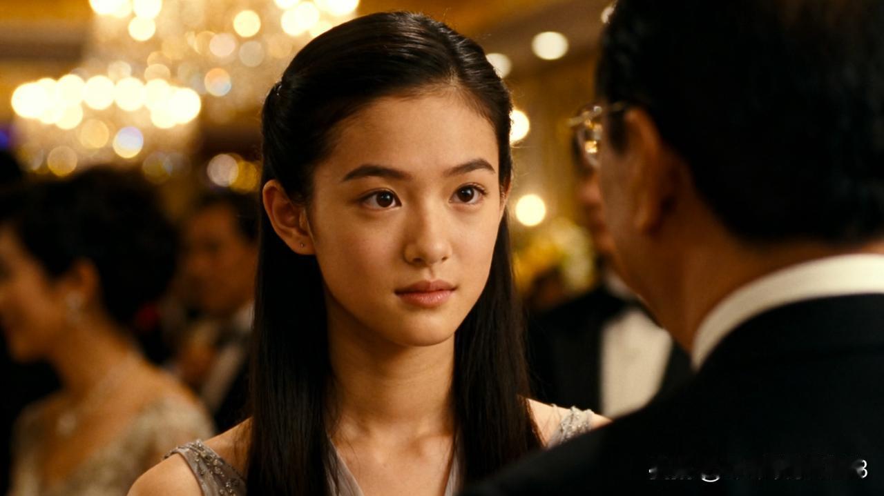 梁洛施的人生就像一部精彩的戏剧，充满了跌宕起伏。19 岁时，她结识了李泽楷，就此