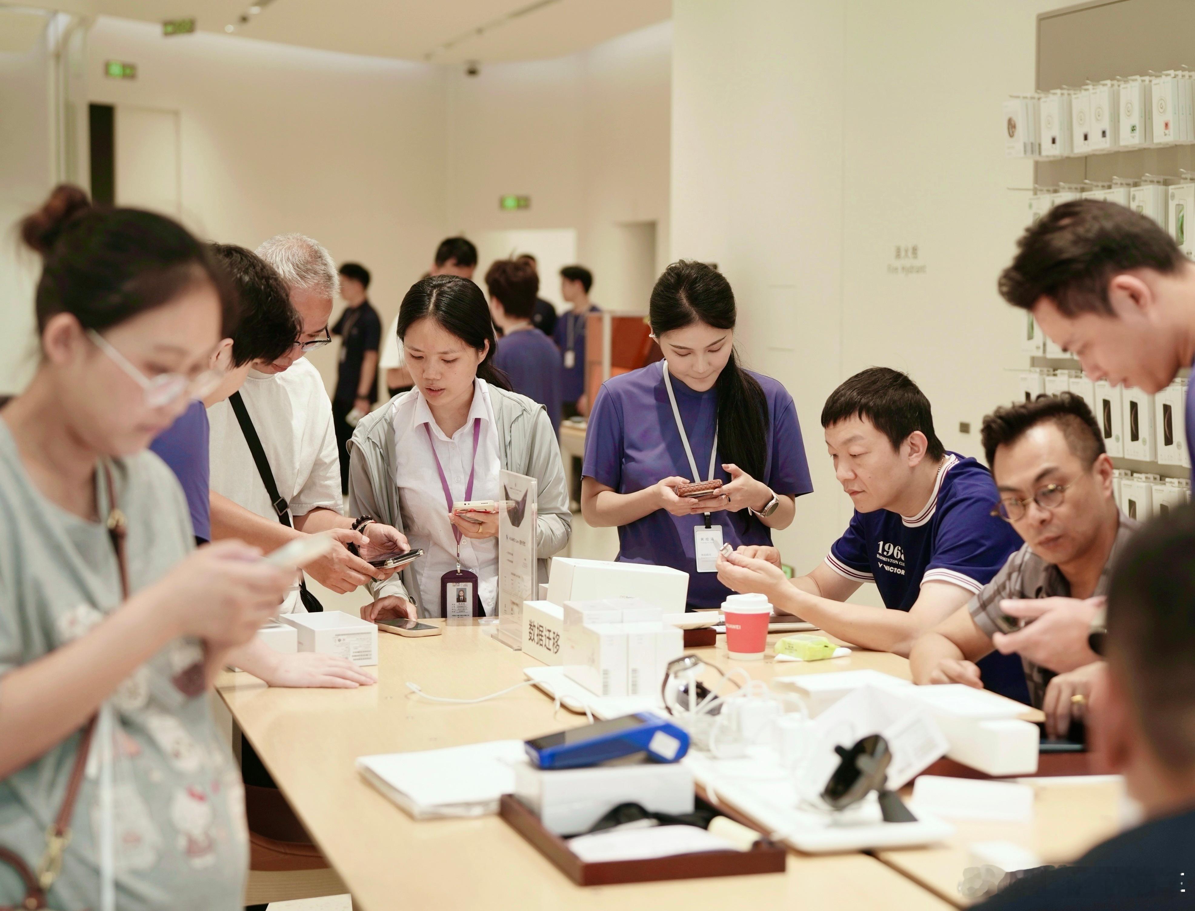 华为阔直板首日销量超18万台华为阔家族累计销量超300万台真的我觉得只要上手体验