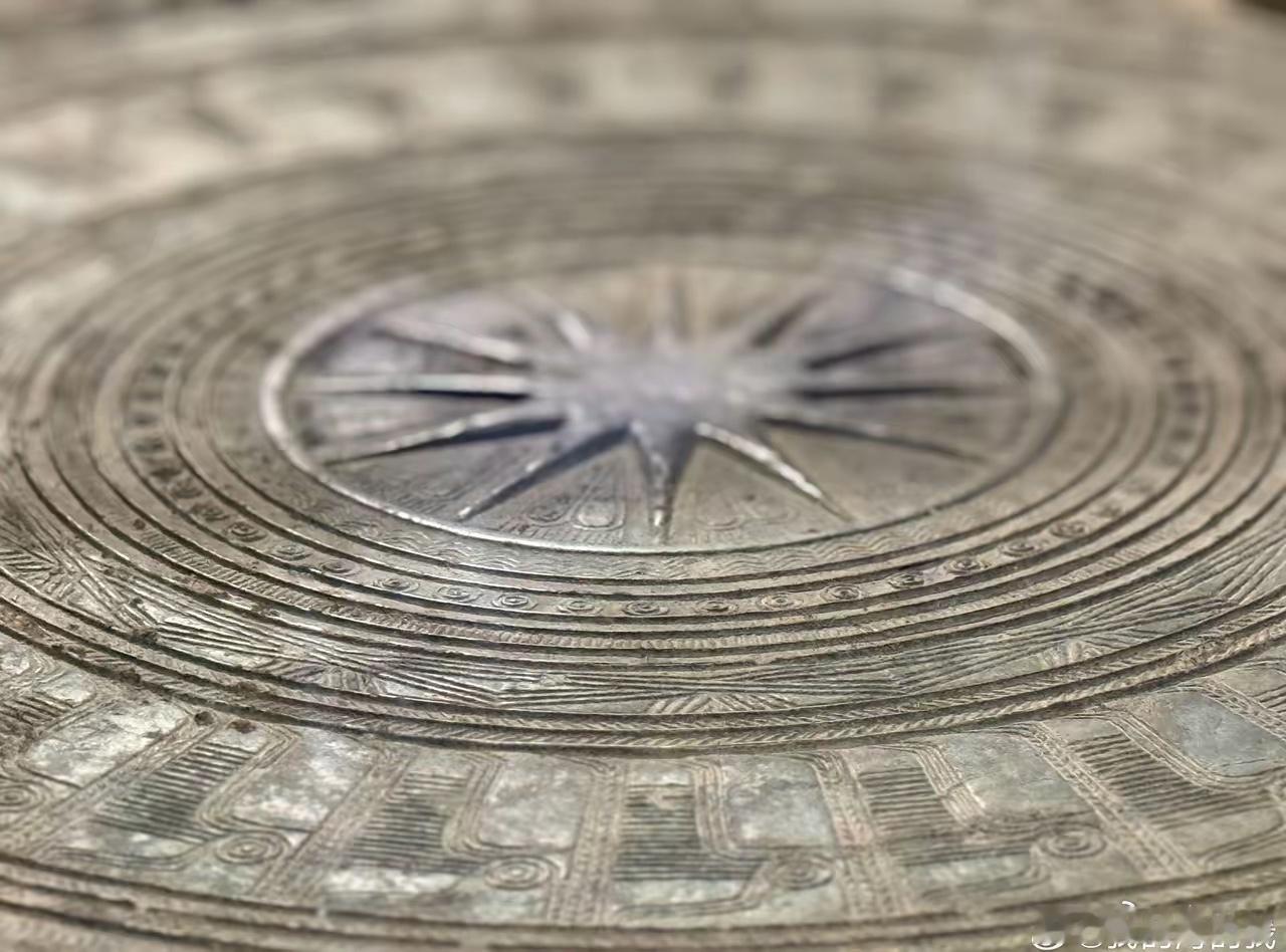 广西铜鼓，有“北鼎南鼓”之称，是骆越等百越族群权力与财富的核心象征（《隋书》载有