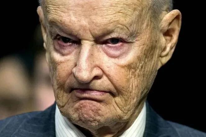 一位曾亲手参与搞垮苏联的美国顶级战略家，反复念叨着同一句话：我们犯了个天大的战略
