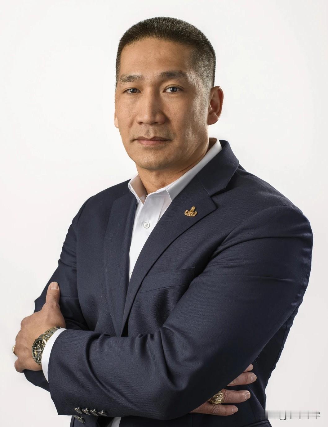 美国新任海军部长:曹洪
不过，他既不是队友，也和曹家夏侯家没有任何关系。他是越南