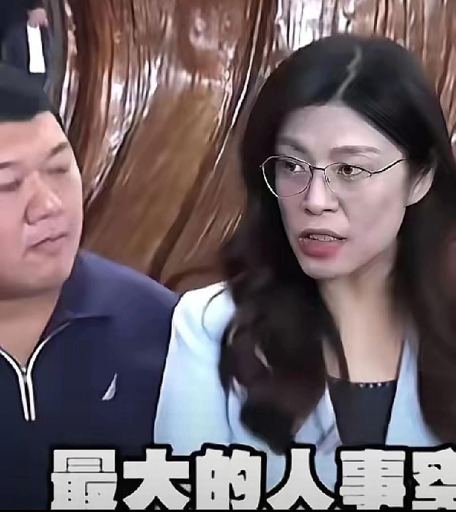 郑丽文没堵人，她把门打开了。
​辞职的211人里，47个技术骨干又回来了——不是