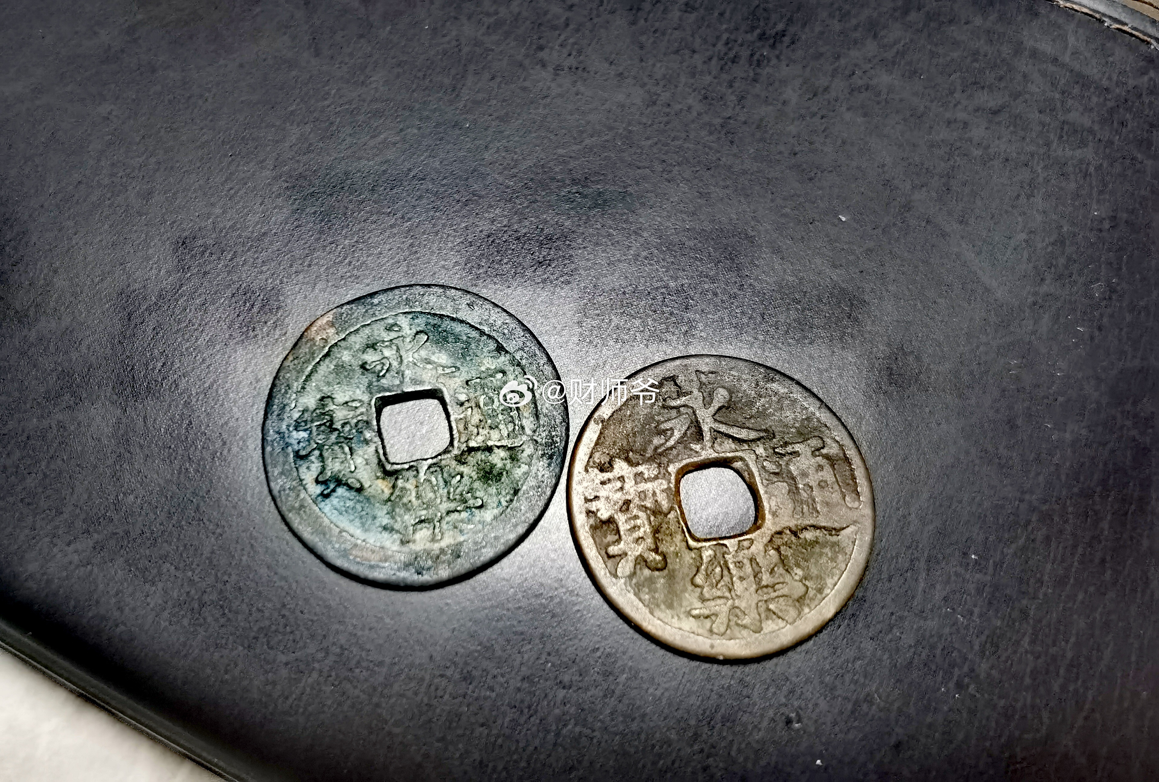 “三横永乐”与普通版【永乐通宝】的区别：“三横永乐”的边缘比较阔，且“永乐通宝”