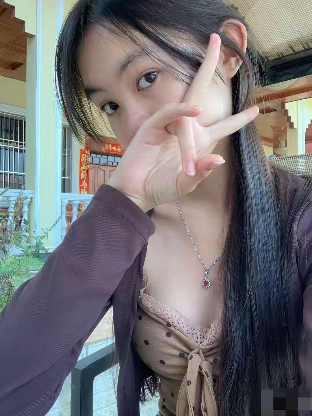 人这一生，最该取悦的不是别人，是那个照镜子时看着顺眼的自己。