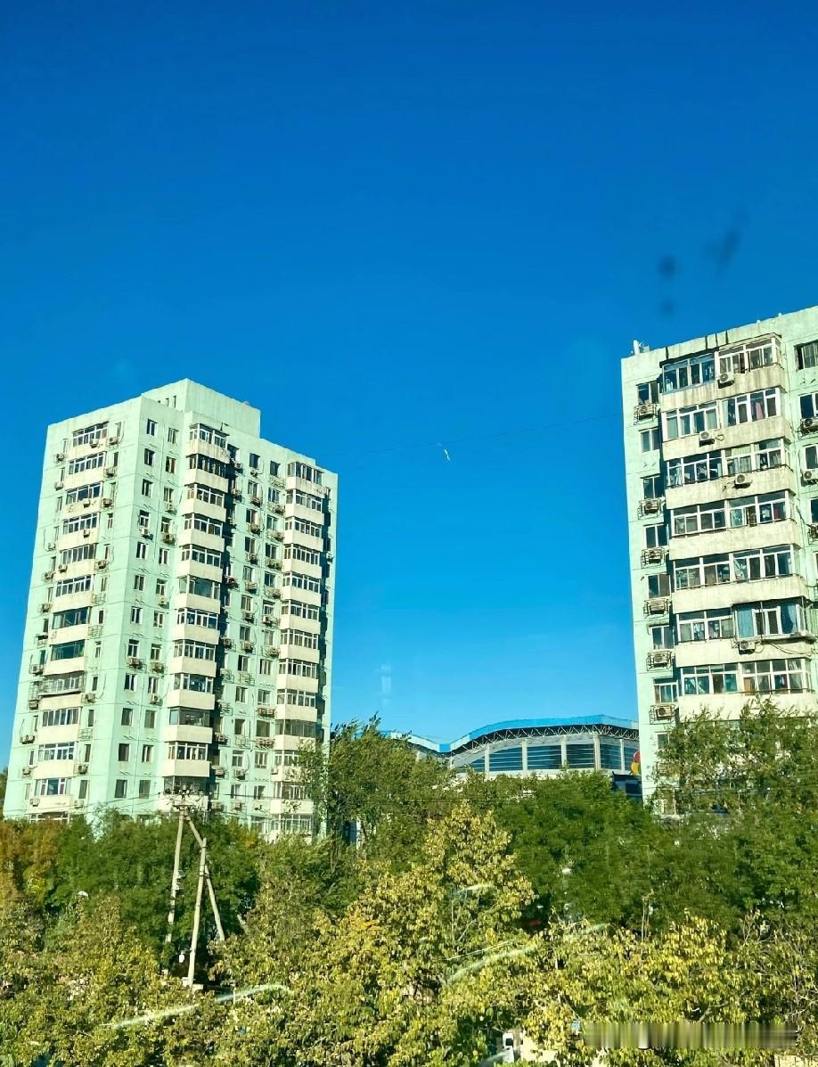 朝鲜中央通讯社称，朝鲜为阵亡士兵家属开放平壤新住宅区。
路透首尔 2 月 16 