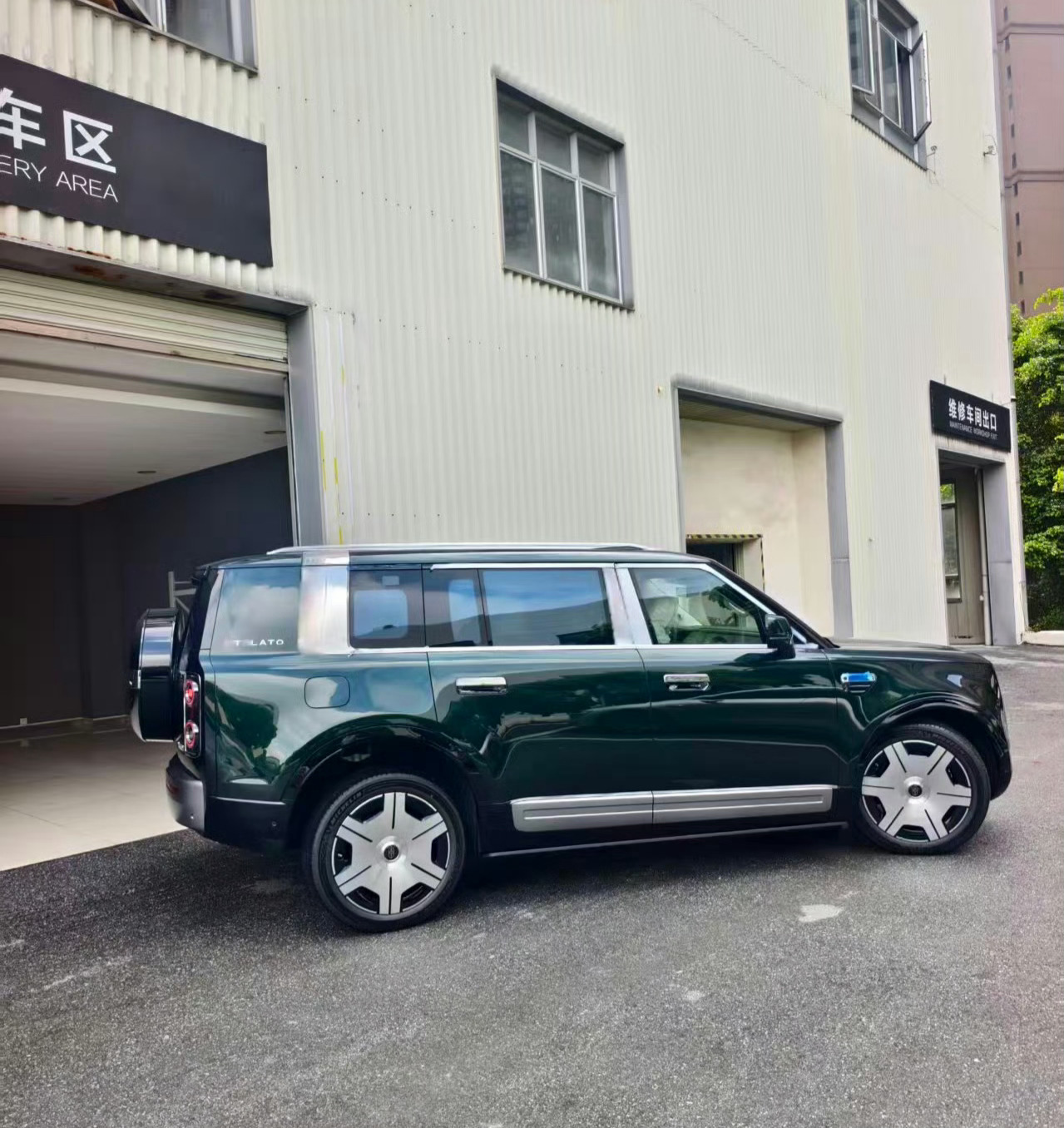 大批量享界G9展车发运，不少都已经到店了，明天开始预定，大家都可以到店看车。享界