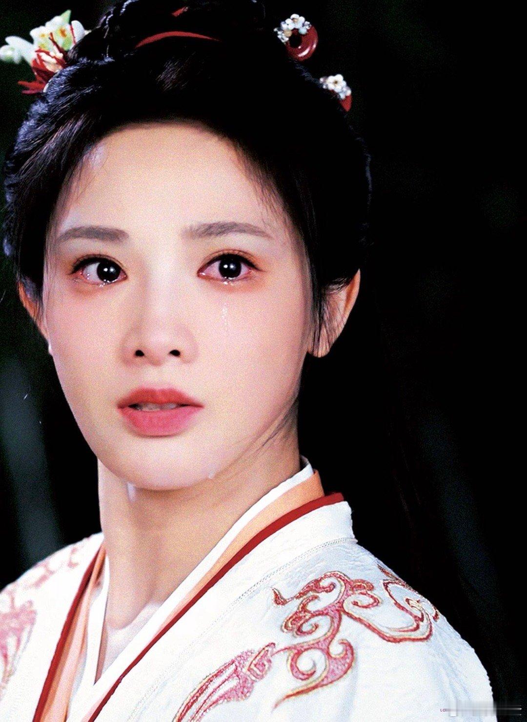 又是被彭小苒惊艳的一天啊，这眼神真是太勾人了 