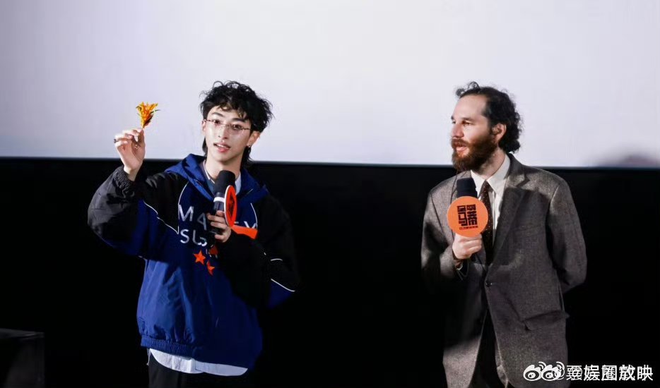 甜茶恩利同框甜茶恩利这波同框直接封神！恩利主持首秀也太稳了吧，双语切换丝滑零卡顿