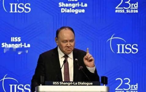 昔日菲律宾防长公然发表不当言论抹黑周边邻国，如今当地遭遇地震灾害，全境物资、救援