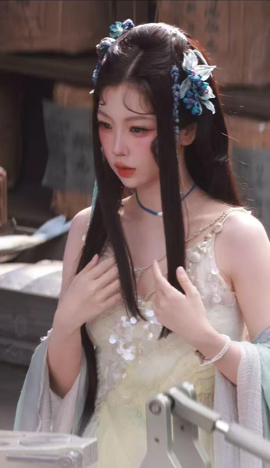 不知道不清楚 只知道虞书欣的蚌精何盼很美吃瓜不信瓜 
来爱奇艺预约虞书欣《云初令