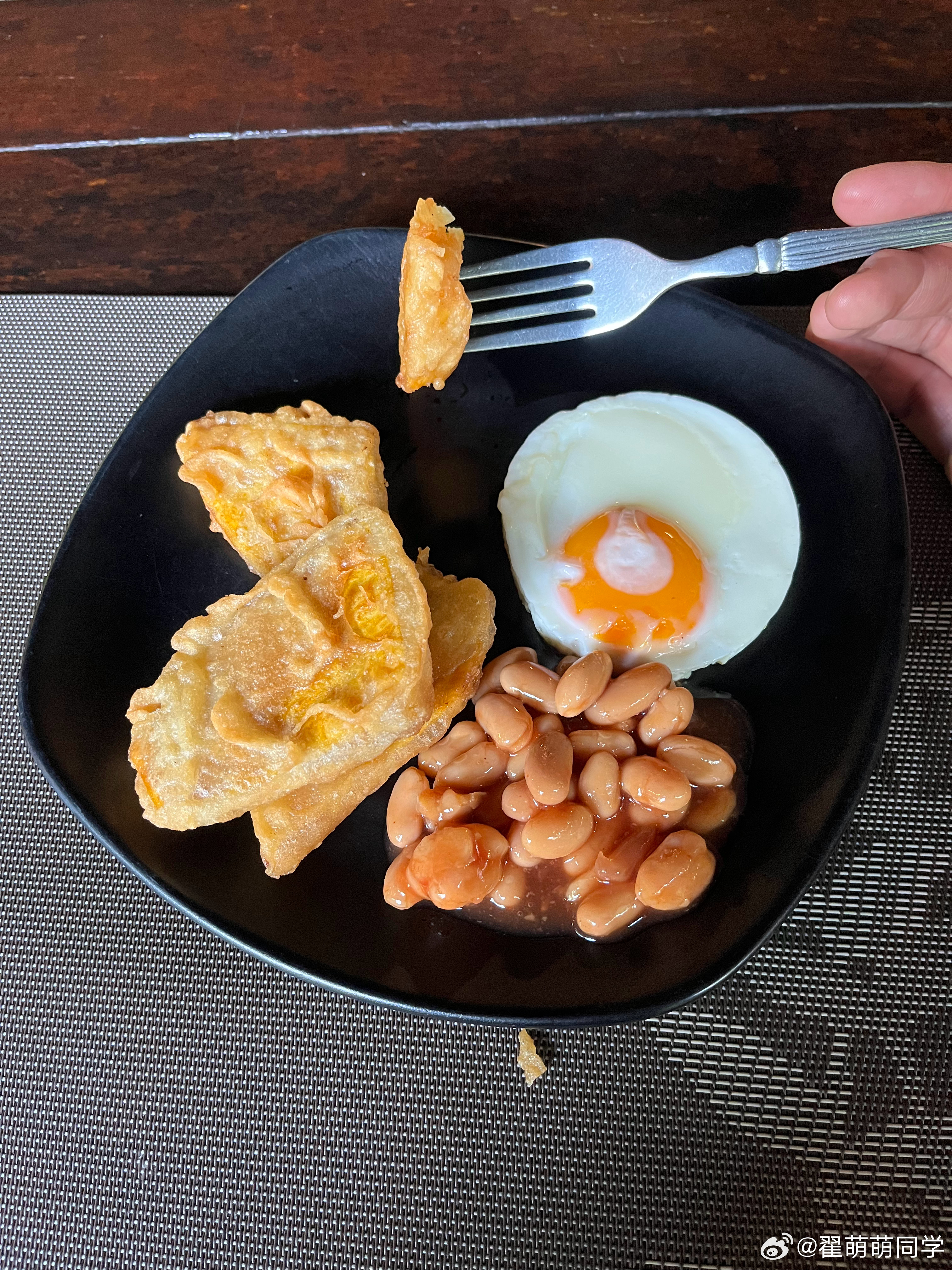 红薯饼，罐装大豆，鸡蛋，毫无食欲的早餐 马来西亚·Sepilok Jungle 