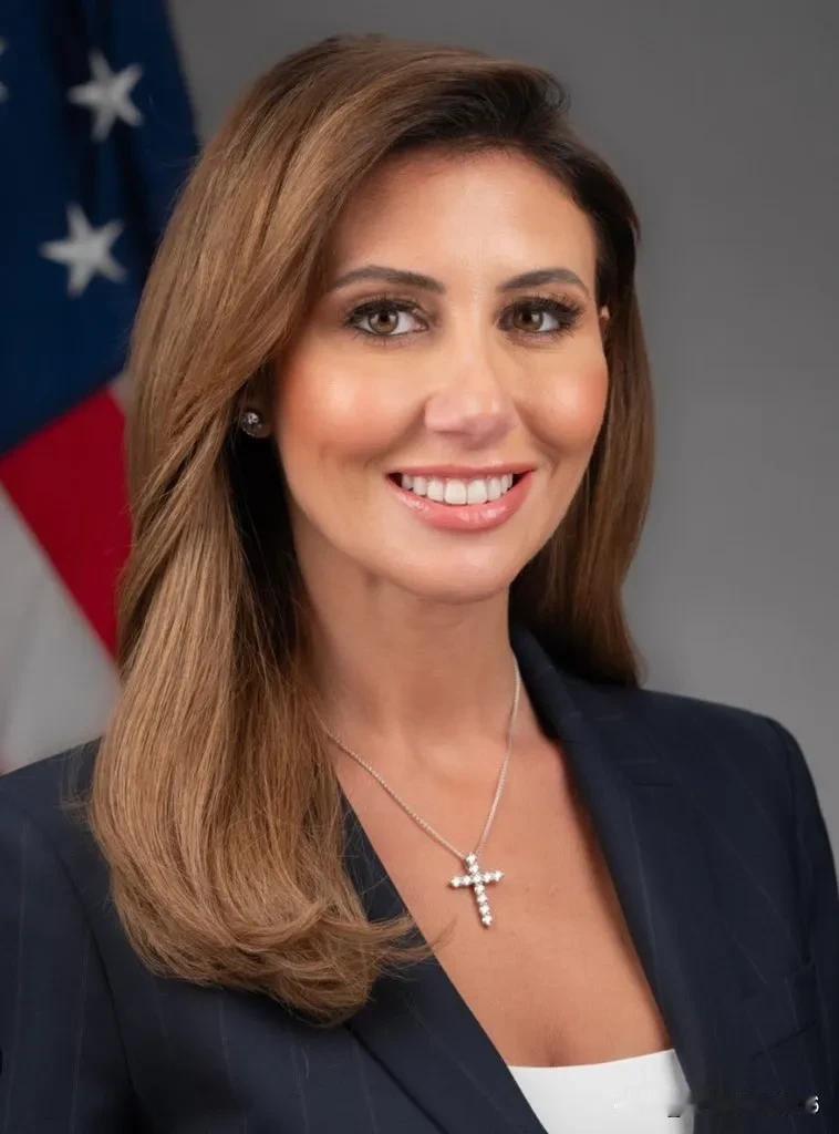 🚨突发新闻： 🚨据报道，特朗普总统正在“认真考虑”解雇帕姆·邦迪，并任命阿丽