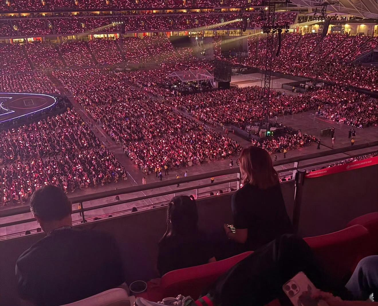 完全没想到孙燕姿一家看BLACKPINK演唱会孙燕姿一家去看BLACKPINK演