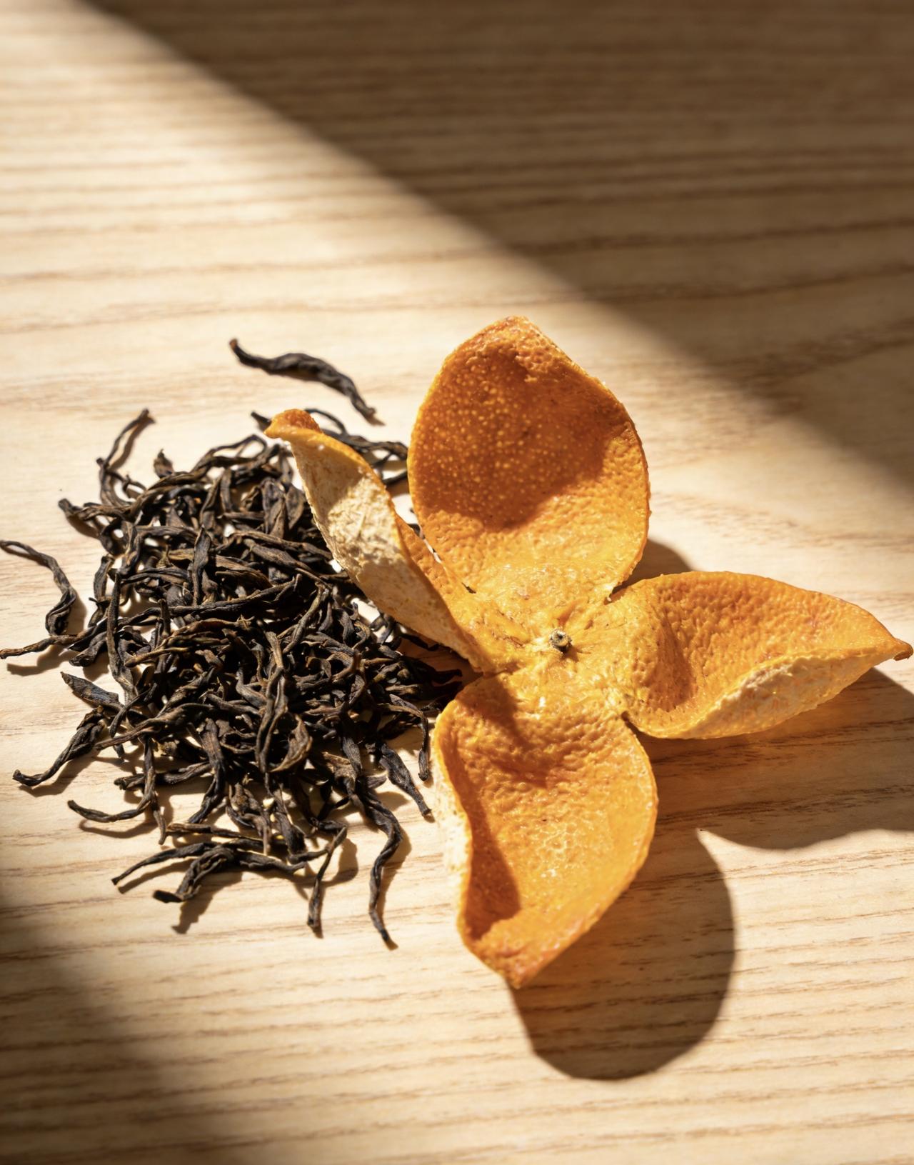 秋日养生小智慧：几片橘皮，泡出暖心红茶

秋冬季节，天气转凉，正是需要一杯暖饮温