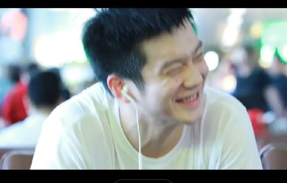 刷到了樊振东的乒超Vlog，
刚开始还以为是樊振东本人发的，
去主页一看没有发，
