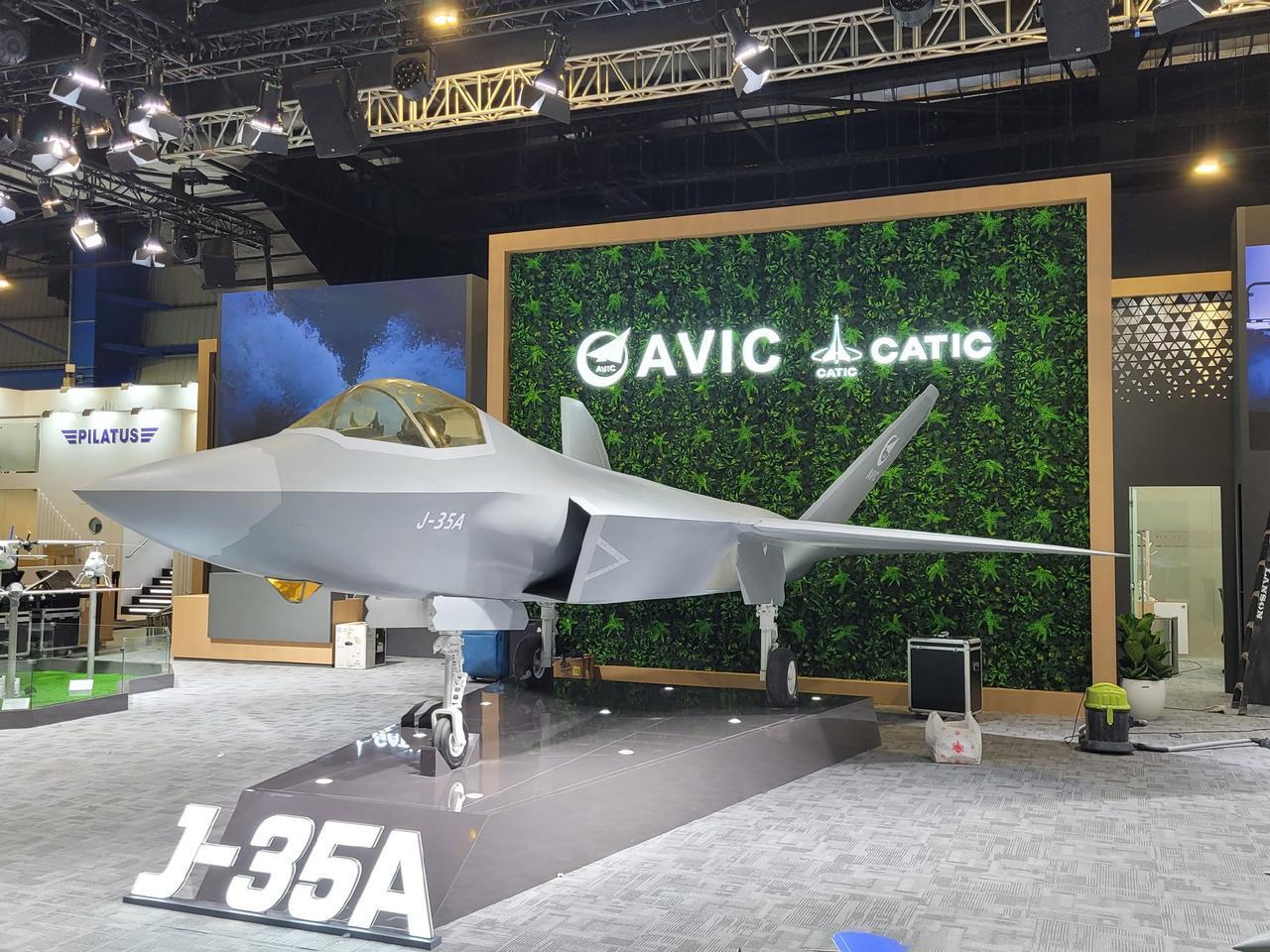 美国安杜里尔工业公司的创始人帕尔默·拉基在2月6日，居然亲自用卷尺，策划歼-35