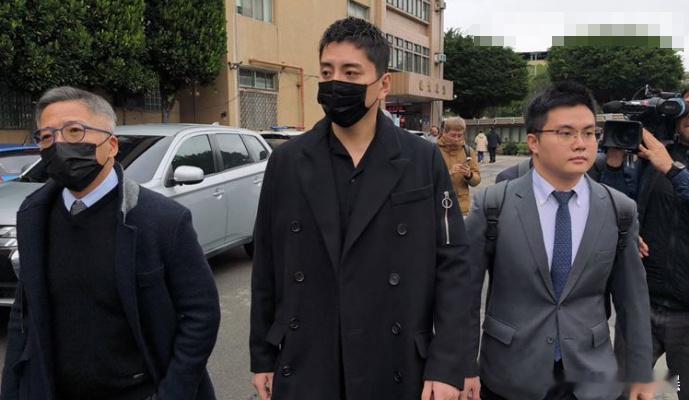 王大陆和女友不认罪王大陆说职业是当兵 据台媒，王大陆帮女友阙沐轩讨债涉嫌泄露个资