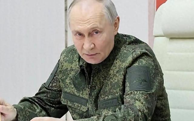 俄罗斯手握 6000 枚核弹，为何不敢投入战场？看看广岛核爆：天皇慌了，大臣却嘴