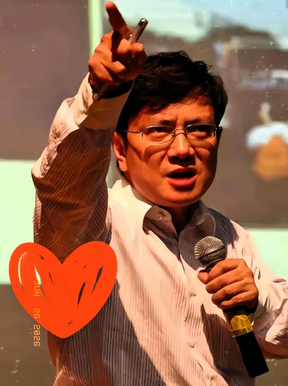 郑强教授这回又戳到肺管子上了。他说AI要是把劳动力给废了，那离乱套也就不远了。这