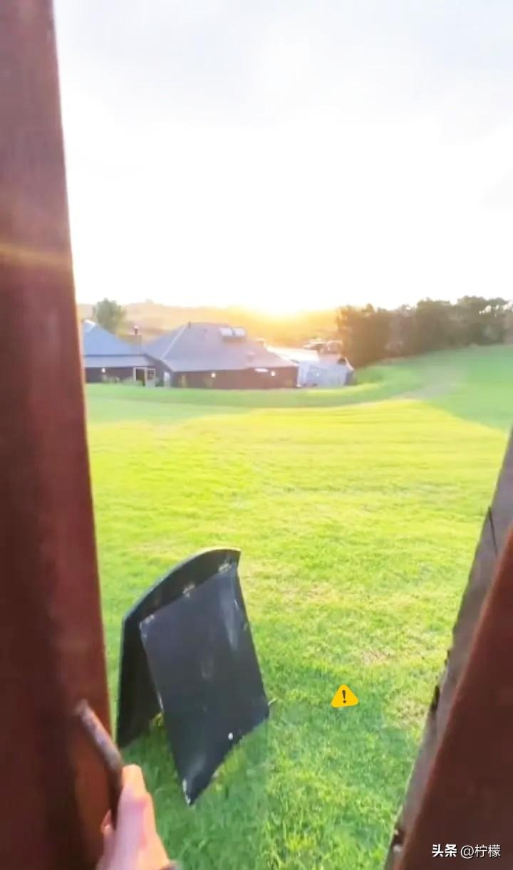 现在的白事竟然可以这么办了吗？
同事的父亲，今年73岁，前天走了。
我同事谁没告