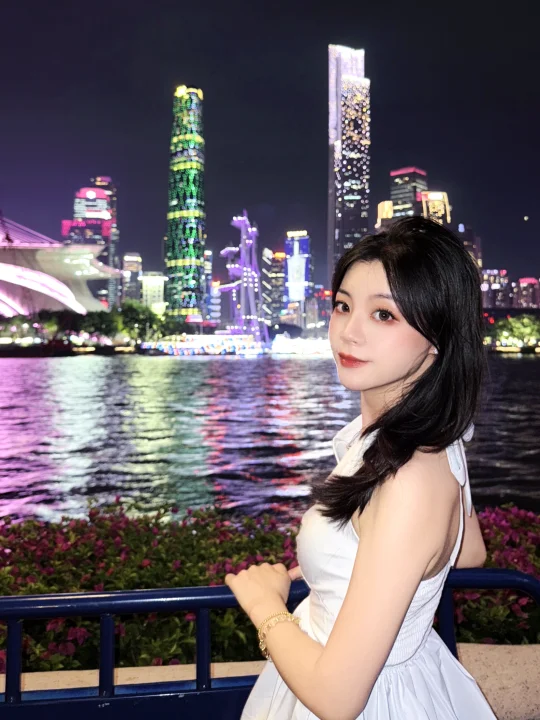 在夜晚的珠江边开闪光灯拍📷真的很好看！！