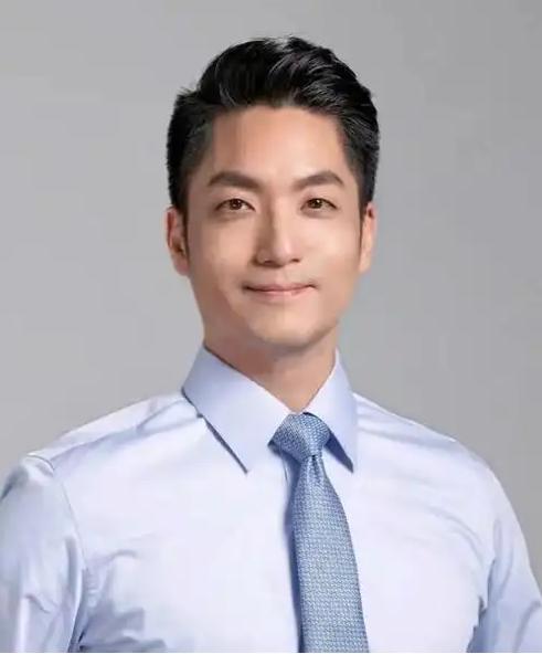 就在刚刚，台北市长蒋万安发表声明

蒋万安出来说话了。他说，支持国民党主席郑丽文