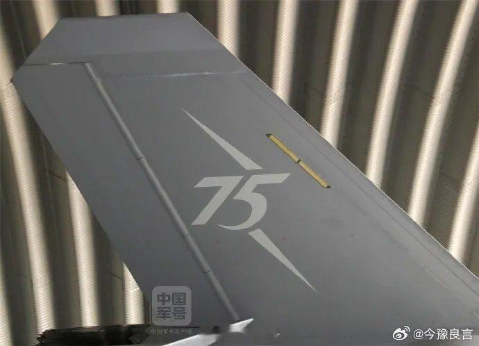 真是令军事发烧友兴奋的一天，中国军号发文剧透，难道“歼35”要与大家见面了嘛？#