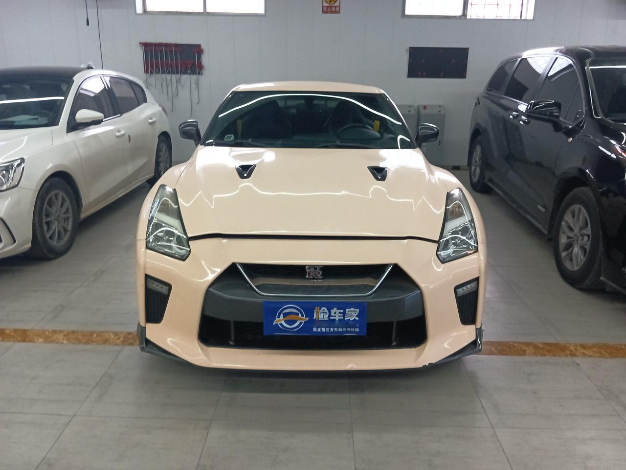 日产旗下两大性能怪兽！
一个轩逸，谁也跑不过！
另一个GT-R，谁也跑不过！
轩