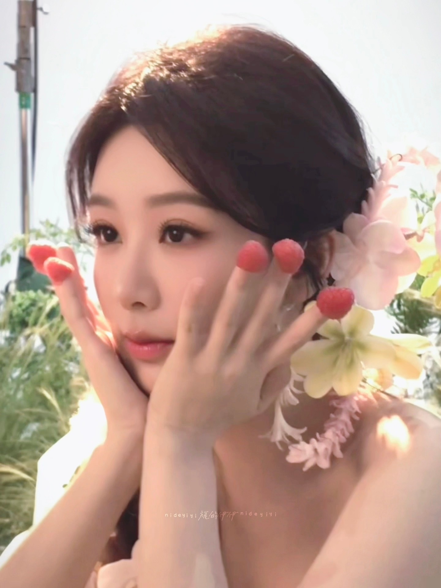杨紫双剧登CCTV8 💜家业加更礼 💜杨紫直播的傲娇小表情太可爱了 你大抵就