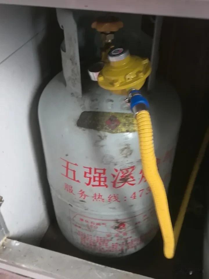 液化气垄断可恶！
我这里是湘南沅陵县，我们湘西的液化气，已经涨到150一罐了！
