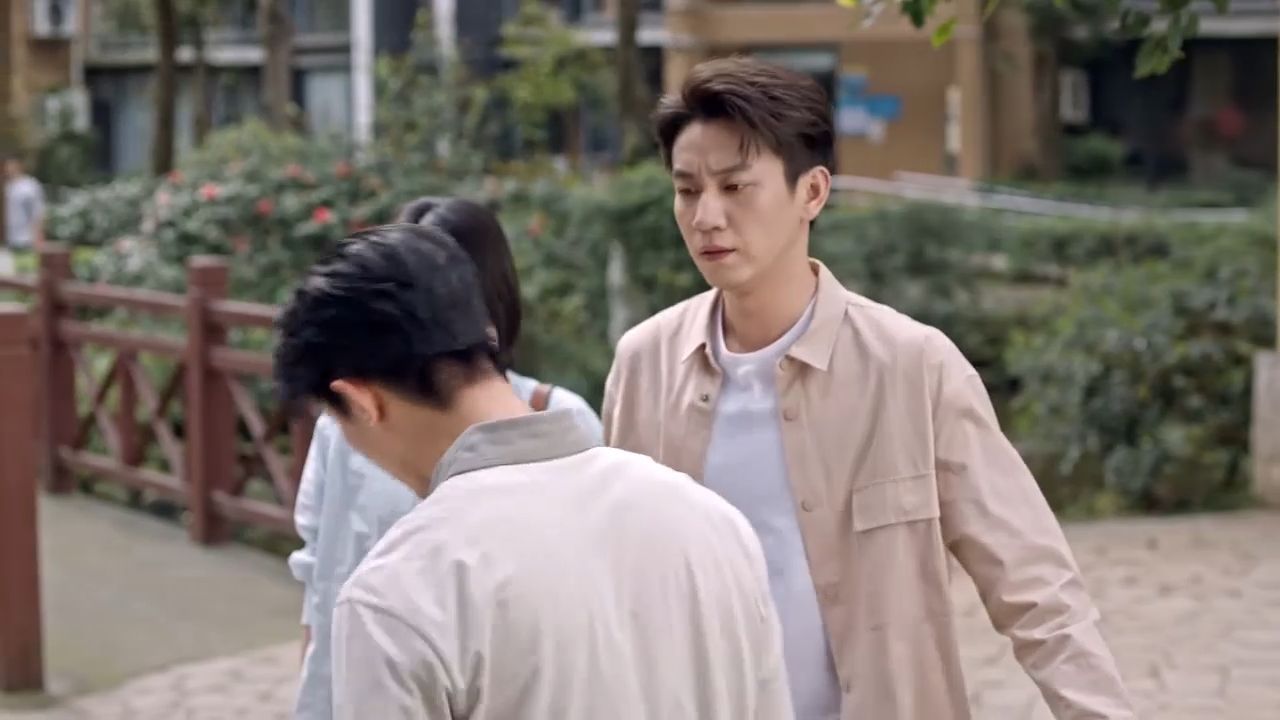 生逢其时：周轩宇当众下跪求原谅，以为能挽回妻子，曹思彻底看清：离婚！